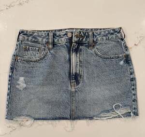 PacSun Distressed Denim Mini Skirt Size 26